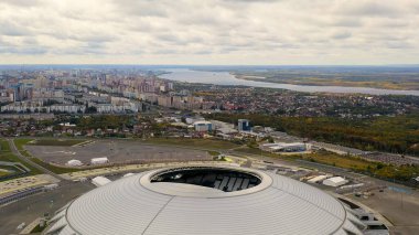 Samara, Rusya - 20 Eylül 2020 Samara Arena Stadyumu. Sonbahar bulutları, Hava Görünümü  