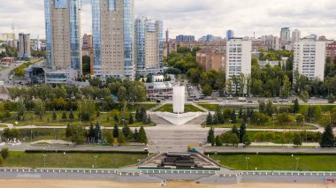 Samara, Rusya - 20 Eylül 2020: Stella Rook. Volga Nehri 'nin kıyısında, Aerial View  