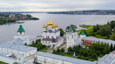 Rusya, Kostroma. Kostroma 'daki Kutsal Trinity Ipatievsky Manastırı, Hava Görüntüsü  