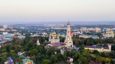 Stavropol, Rusya. Stavropol 'deki Kazan İkonunun Katedrali. Gün batımı, Hava Görünümü  