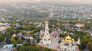 Stavropol, Rusya. Stavropol 'deki Kazan İkonunun Katedrali. Gün batımı, Hava Görünümü  