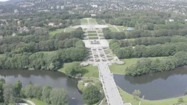 Oslo, Norveç. Vigeland Heykel Parkı Vigeland Sparken adı altında heykel bulvarı olan kurbağacı halk parkı. 4K