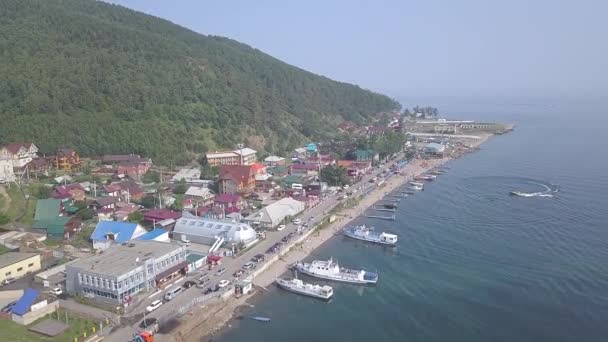 Rusia, Irkutsk, asentamiento Listvyanka. Embankment del lago Baikal, puerto. — Vídeo de stock