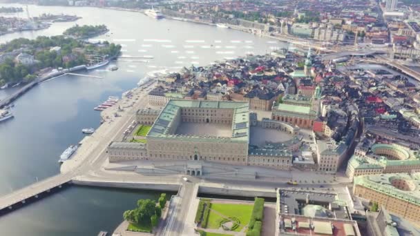 Stockholm, Zweden. Koninklijk Paleis in Stockholm. Kungliga slottet. Luchtfoto 's. 4K — Stockvideo