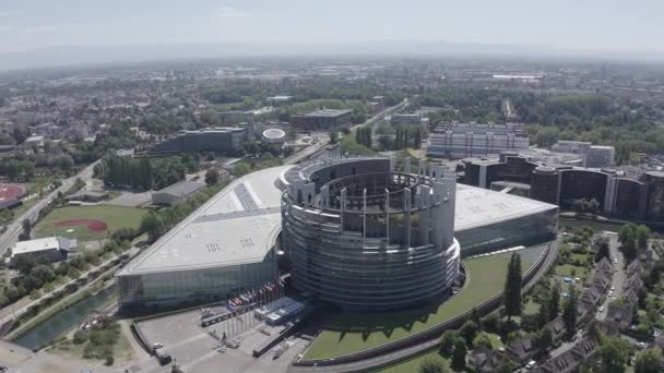Estrasburgo, Francia. El complejo de edificios es el Parlamento Europeo, el Tribunal Europeo de Derechos Humanos, el Palacio de Europa. 4K — Vídeo de stock