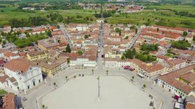 Palmanova, Udine, İtalya. Döneminin örnek niteliğinde bir takviye projesi 1593 yılında başlatıldı. 4K