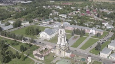 Suzdal, Rusya. Uçuş. Rizopolozhensky Manastırı, Rusya 'nın 1207 yılında kurulan en eski manastırlarından biridir. Rahip Bell Kulesi. 4K