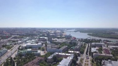 Şehrin panoramik manzarası, Omsk Kalesi. Omsk, Rusya. 4K