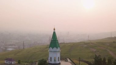 Dolly zoom. PARASKEVA PYATNITSA CHAPEL. Krasnoyarsk sembolü ve şehrin ana simgelerinden biri.