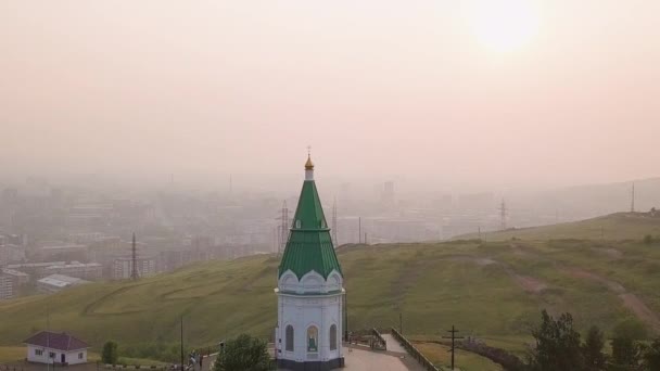 Dolly zoom. PARASKEVA PYATNITSA CAPITULO. símbolo de Krasnoyarsk y uno de los principales puntos de referencia de la ciudad — Vídeo de stock