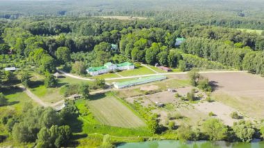 Yasnaya Polyana, Rusya. Lev Nikolaevich Tolstoy Yasnaya Polyana 'da doğdu ve hayatının çoğunu orada geçirdi. 4K