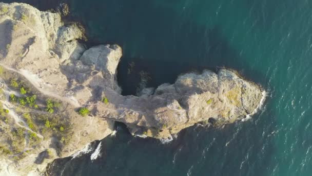 A Crimeia. Uma das esporas de Fiolent é o Cabo Lermontov. Atracção. 4K — Vídeo de Stock