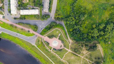 Rzhev, Rusya - 20 Ağustos 2020: Rzhev 'in kurtarıcılarına Obelisk, Havadan Bakış, HEAD  