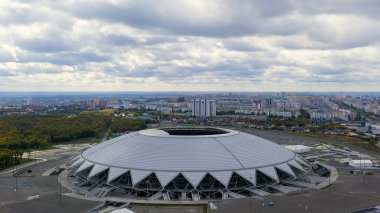 Samara, Rusya - 20 Eylül 2020 Samara Arena Stadyumu. Sonbahar bulutları, Hava Görünümü  