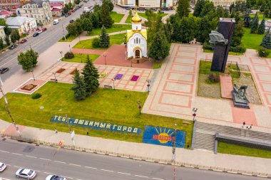 Ivanovo, Rusya - 12 Ağustos 2020: 1905 devriminin savaşçılarının anıtı. Revolution Meydanı. Hava görünümü