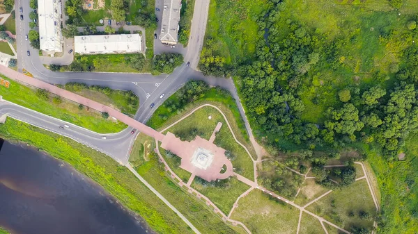 Rzhev, Rusya - 20 Ağustos 2020: Rzhev 'in kurtarıcılarına Obelisk, Havadan Bakış, HEAD  