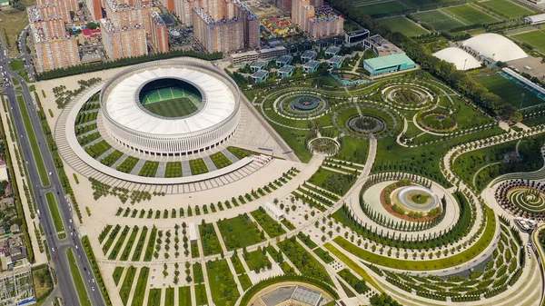 Krasnodar, Rusya - 29 Ağustos 2020: Krasnodar - Krasnodar şehrindeki bir futbol stadyumu. Halk Parkı Krasnodar (Galitsky Parkı). Yaz hava manzarası, Hava manzarası  