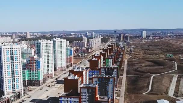 डॉली ज़ूम। नए घरों, अकादमी जिले के साथ अवधि। इकटेरिनबर्ग, रूस — स्टॉक वीडियो