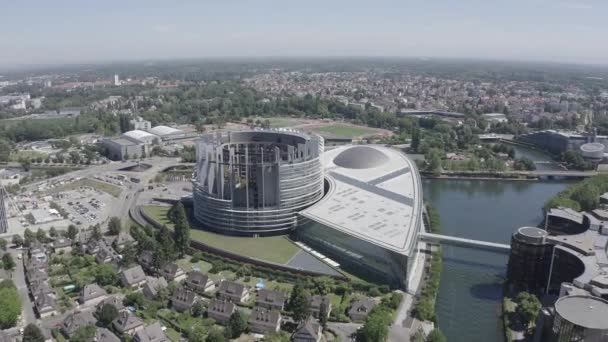Στρασβούργο, Γαλλία. Το συγκρότημα κτιρίων είναι το Ευρωπαϊκό Κοινοβούλιο, το Ευρωπαϊκό Δικαστήριο Ανθρωπίνων Δικαιωμάτων, το Παλάτι της Ευρώπης. 4K — Αρχείο Βίντεο
