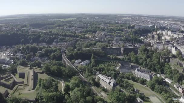 Luxemburg, historisches Stadtzentrum am Morgen. 4K — Stockvideo
