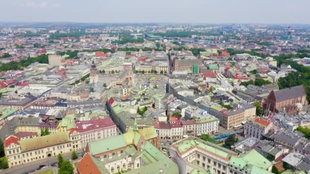 Kraków, Polska. Rynek Główny. Wielki plac miejski XIII wieku. Widok na zabytkowe centrum. 4K — Wideo stockowe