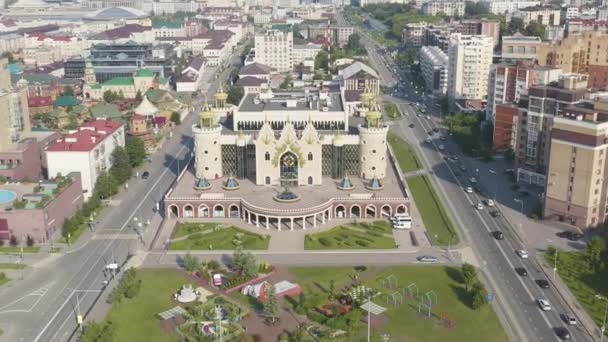 Kazan, Oroszország. Ekiyat Bábszínház. Légi felvétel. 4K — Stock videók