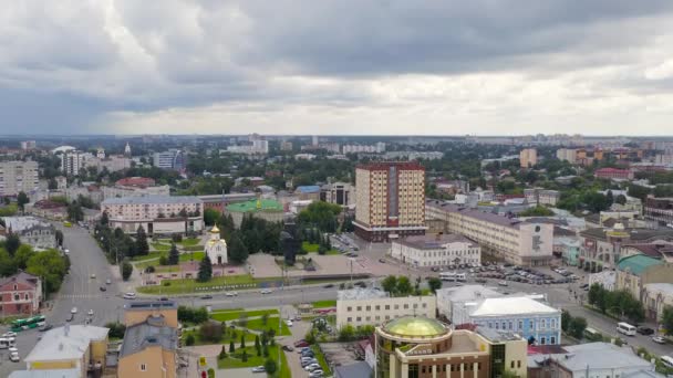 ロシアのイヴァノヴォ。市内中心部へのフライト。イヴァノヴォと革命広場の管理。4K — ストック動画