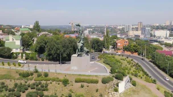 Rostov-on-Don, Rusia. Monumento a la huelga de 1902. 4K — Vídeo de stock