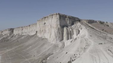 Kırım 'dan Belaya Skala. Kaya oluşumu - Beyaz Kaya Dağı. 4K