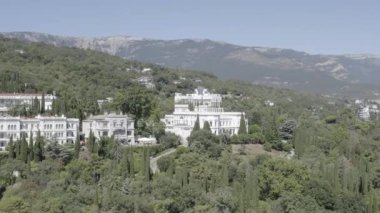 Livadia, Kırım. Livadia Sarayı - Kırım 'ın Yalta bölgesindeki Livadia köyünde Karadeniz kıyısında yer alır. 4K