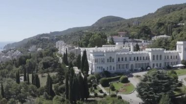 Livadia, Kırım. Livadia Sarayı - Kırım 'ın Yalta bölgesindeki Livadia köyünde Karadeniz kıyısında yer alır. 4K