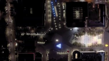 Stavropol, Rusya. Haç Şehri 'nin koruyucu meleği. Alexandrovskaya Meydanı. Gece vakti. 4K