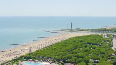 Dolly zoom. İtalya, Jesolo. Lido di Jesolo (veya Jesolo Lido), Venedik 'in Jesolo şehrinin plaj bölgesi.