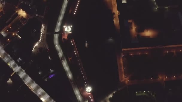 Nizhny Novgorod, Rusia. Minin y Pozharsky Square. Vista aérea de la flecha de la confluencia de los ríos. Estadio. Noche. 4K — Vídeo de stock