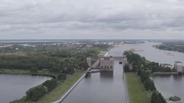 Rybinsk, Russia. Il sistema blocca il serbatoio Rybinsk. 4K — Video Stock