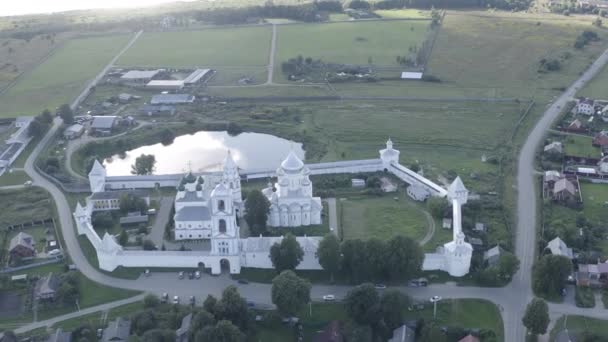 Pereslavl-Zalessky, Rusland. Klooster Nikitski - Klooster van het bisdom Pereslavl van de Russisch-orthodoxe kerk. 4K — Stockvideo