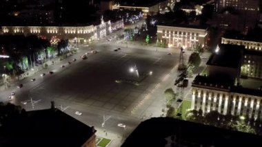 Voronezh, Rusya. Lenin Meydanı. Voronezh bölgesinin inşası. Şehir gece manzarası. 4K