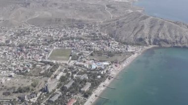 Sudak, Kırım. Sudak seti. Plajlı Karadeniz kıyısı. 4K