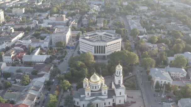 Simferopoli, Crimea. Consiglio di Stato della Repubblica di Crimea. Panorama del centro città al tramonto. 4K — Video Stock
