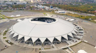 Samara, Rusya - 20 Eylül 2020 Samara Arena Stadyumu. Sonbahar bulutları, Hava Görünümü  