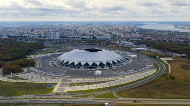 Samara, Rusya - 20 Eylül 2020 Samara Arena Stadyumu. Sonbahar bulutları, Hava Görünümü  