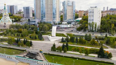 Samara, Rusya - 20 Eylül 2020: Stella Rook. Volga Nehri 'nin kıyısında, Aerial View  