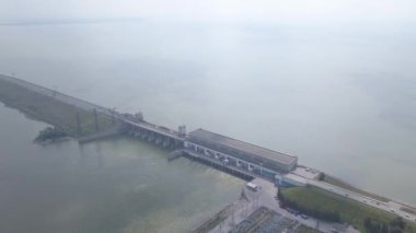 Novosibirsk Hidroelektrik Santrali, Novosibirsk 'in Sovyet bölgesinde Ob Nehri üzerinde bulunan bir hidroelektrik santralidir. Ob Nehri 'ndeki tek hidroelektrik santrali. 4K