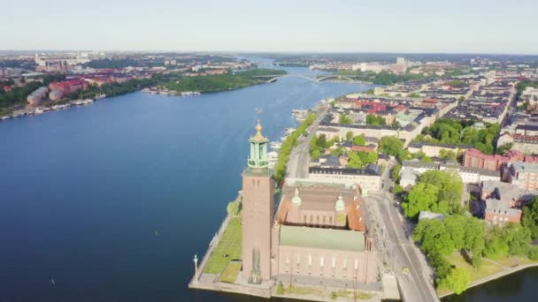 Estocolmo, Suecia. Ayuntamiento de Estocolmo. Stockholms stadshus. Construido en 1923, ayuntamiento de ladrillo rojo. 4K — Vídeos de Stock