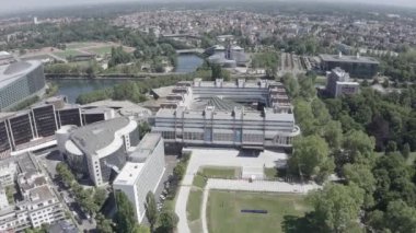 Strasbourg, Fransa. Bina kompleksi - Avrupa Sarayı. 4K