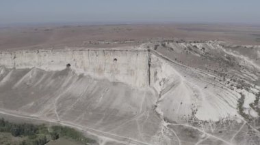 Kırım 'dan Belaya Skala. Kaya oluşumu - Beyaz Kaya Dağı. 4K