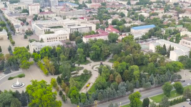 Krasnodar, Rusia. Monumento a la emperatriz Catalina II en la Plaza Catalina. Vista aérea. 4K — Vídeo de stock