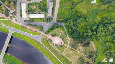 Rzhev, Rusya - 20 Ağustos 2020: Rzhev 'in kurtarıcılarına Obelisk, Havadan Bakış, HEAD  