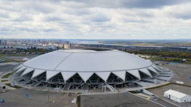 Samara, Rusya - 20 Eylül 2020 Samara Arena Stadyumu. Sonbahar bulutları, Hava Görünümü  