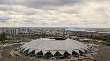 Samara, Rusya - 20 Eylül 2020 Samara Arena Stadyumu. Sonbahar bulutları, Hava Görünümü  